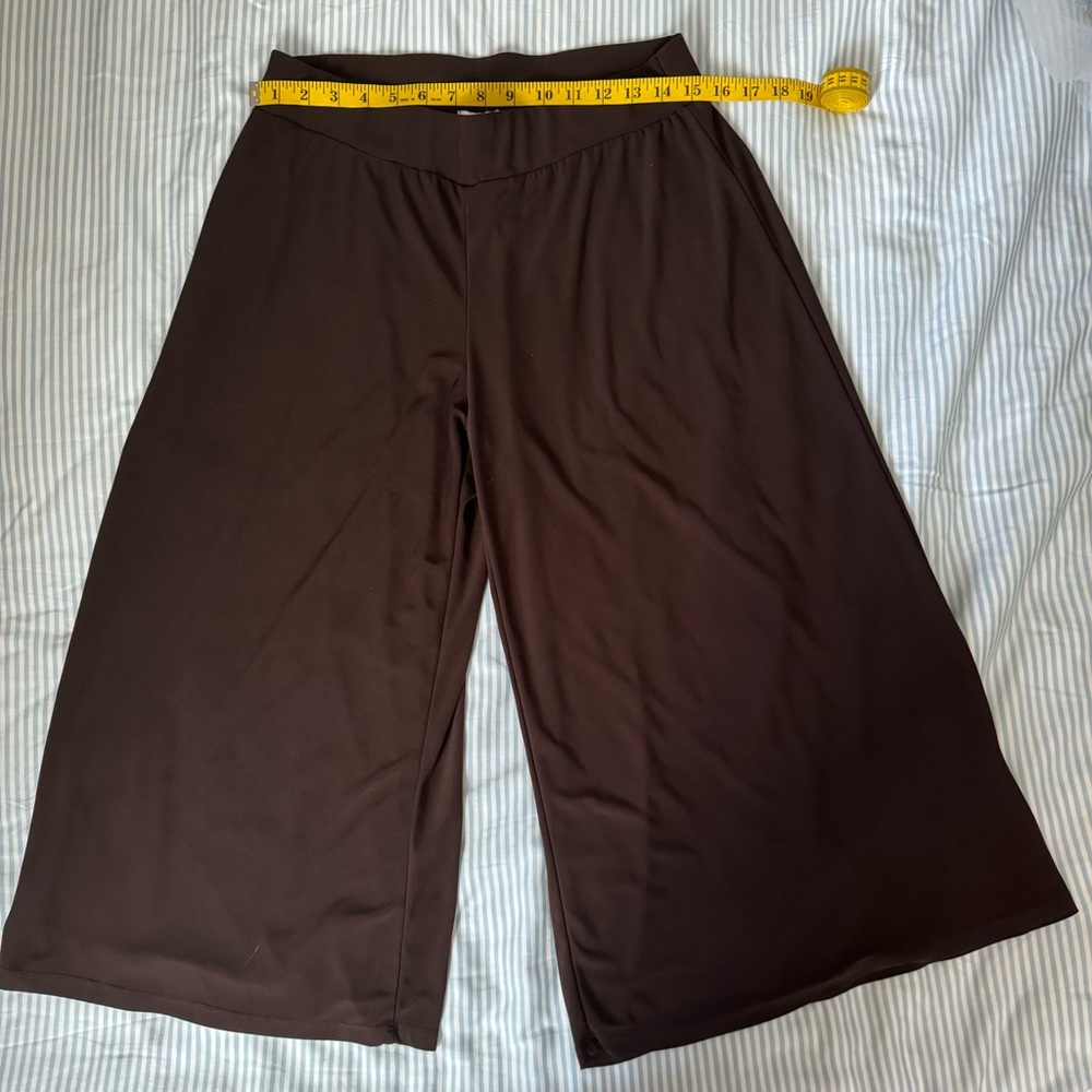 Dress Barn size L brown dress capri pants, wide leg and flowy, stretchy